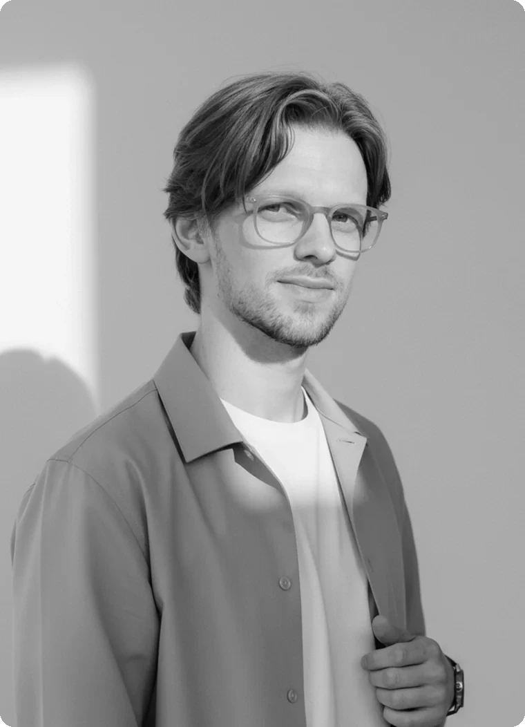 Justas Petrulis — graphic & brand designer